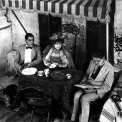 Harry Frank, Adele Sandrock et Hans Heinrich von Twardowski dans MARIZZA, GENANNT DIE SCHMUGGLERMADONNA (1920 - F. W. Murnau) - source : Deutsche Kinemathek