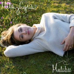 Miley Cyrus se rhabille ou presque dans la vidéo de Malibu