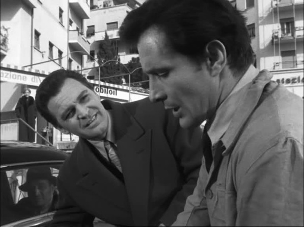 Elisa Cegani (au fond), Franco Fabrizi et Fausto Tozzi dans Nel gorgo del peccato (1954)