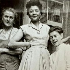 Pierre-William Glenn avec sa grand-mère et sa mère