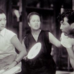 Hideko Takamine, Kumeko Urabe et Osamu Maruyama dans Inazuma (稲妻) - Mikio Naruse 1952 - DAEI