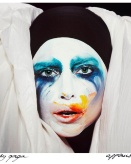 Lady Gaga : le clip de Applause, déjà la fin d'une carrière ?