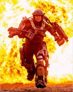 Tom cruise dans un exosquelette : première image de All You Need is Kill !