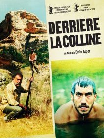 Derrière la colline - la critique