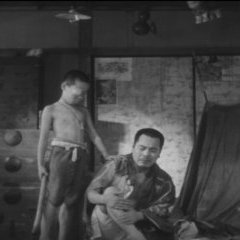 Tomio Aoki (Tomio) et Takeshi Sakamoto (Kihachi) dans Dekigokoro (Ozu 1933)