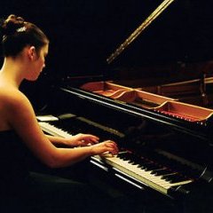 © Little Stone Distribution