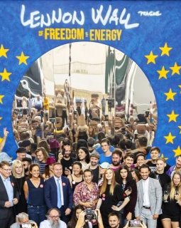 Le célèbre mur Lennon sera construit devant le Palais de l'Europe, à Strasbourg, et le Panthéon, à Paris