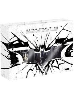 La trilogie The Dark Knight en édition ultimate édition combo : inclus les 3 véhicules emblématiques des films 