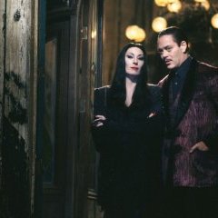 Anjelica Huston, Raúl Julia