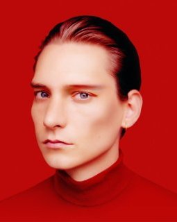 Thomas Azier : le Rouge lui va si bien