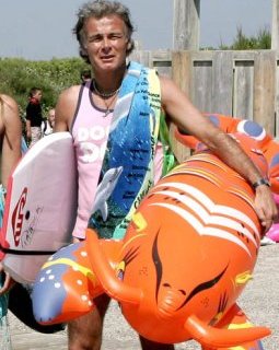 Camping 3 acceuille un bronzé et réserve son emplacement pour l'été 2016