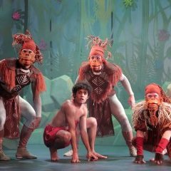 Les singes et Mowgli