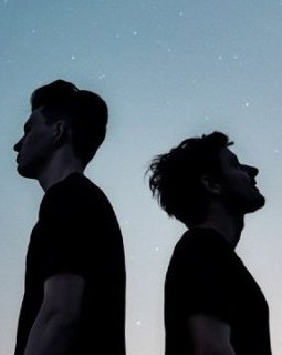 Petit Biscuit et Møme gravitent avec Isaac Delusion