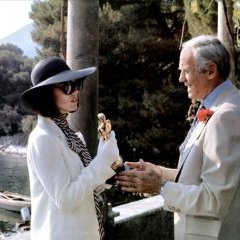 La grande actrice Fedora se voit remettre un Oscar d'honneur par l'illustre Henry Fonda