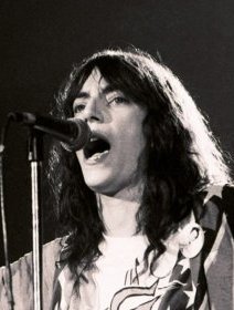 Patti Smith : la poésie du punk - Sophie Peyrard, Anne Cutaia - critique