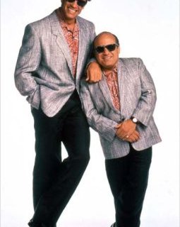 Des scénaristes pour triplets la suite de jumeaux