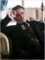 Robert Pattinson s'offre une nouvelle bande-annonce de Bel Ami pour Noël