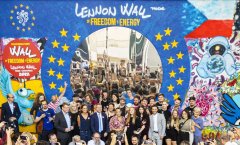 Le célèbre mur Lennon sera construit devant le Palais de l'Europe, à Strasbourg, et le Panthéon, à Paris