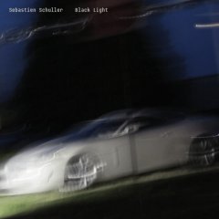 Sebastien Schuller dévoile le clip nocturne de Black Light