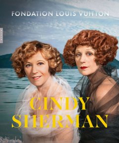 Cindy Sherman - catalogue d'exposition Fondation Vuitton - de Marie-Laure Bernadac, Suzanne Pagé, Olivier Michelon, Ludovic Delalande, Marie Darrieusecq, et Gérard Wajcman - La critique