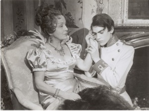 Dita Parlo ( la comtesse) et Frank Hübler (Serge) dans La dame de pique (1965)