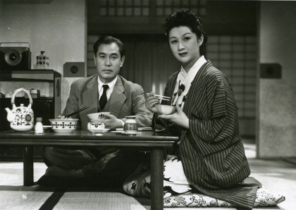 Shin Saburi et Michiyo Kogure dans Ochazuke no aji (Ozu 1952)
