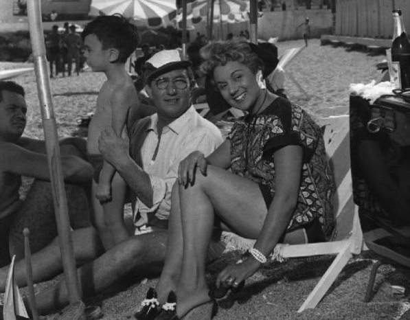Mario Carotenuto et Clelia Matania dans La spiaggia (Lattuada 1953)